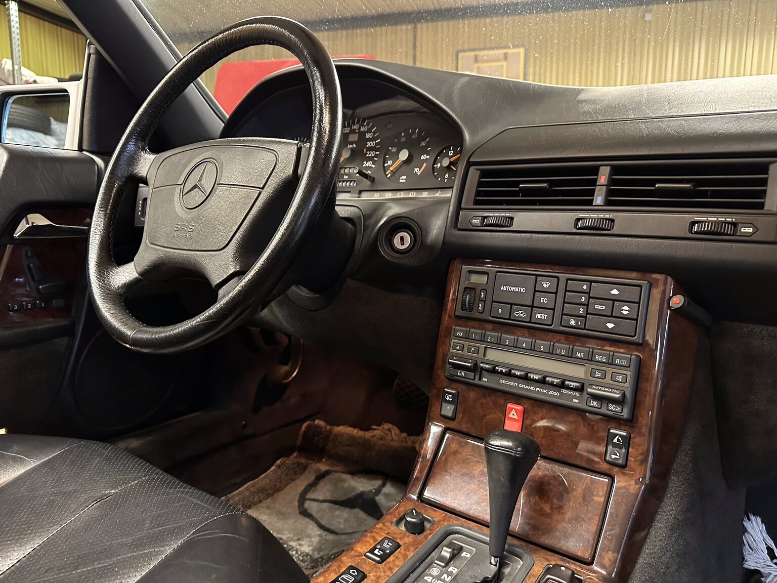 Innenraumfoto von 1993 Mercedes-Benz SL 320 (30)