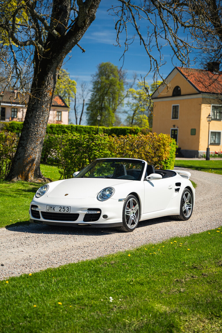 Exterior image of 2008 Porsche 911 Turbo Cabriolet (13)