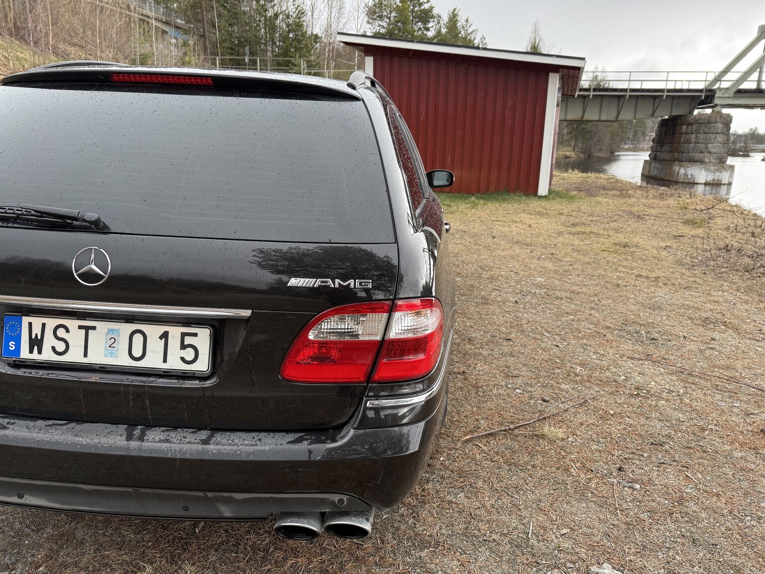 Exterior image of 2005 Mercedes-Benz E 55 T AMG