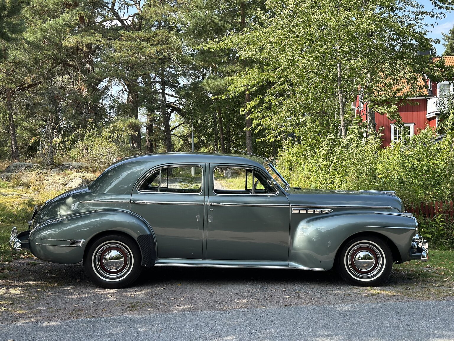 Exterior image of Buick Sedan Special 8