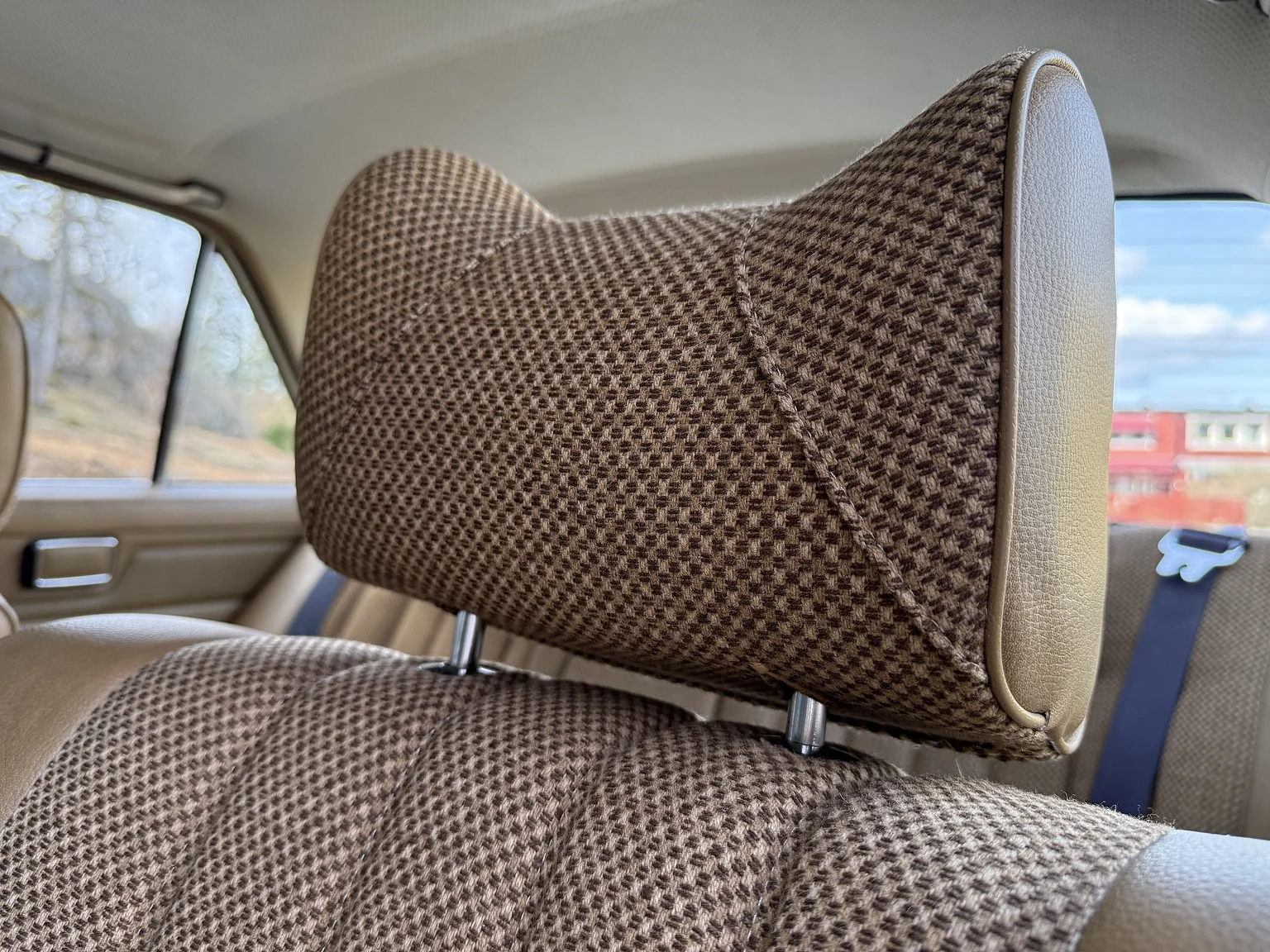 Interior image of 1974 Mercedes-Benz 230 Automatic (24)