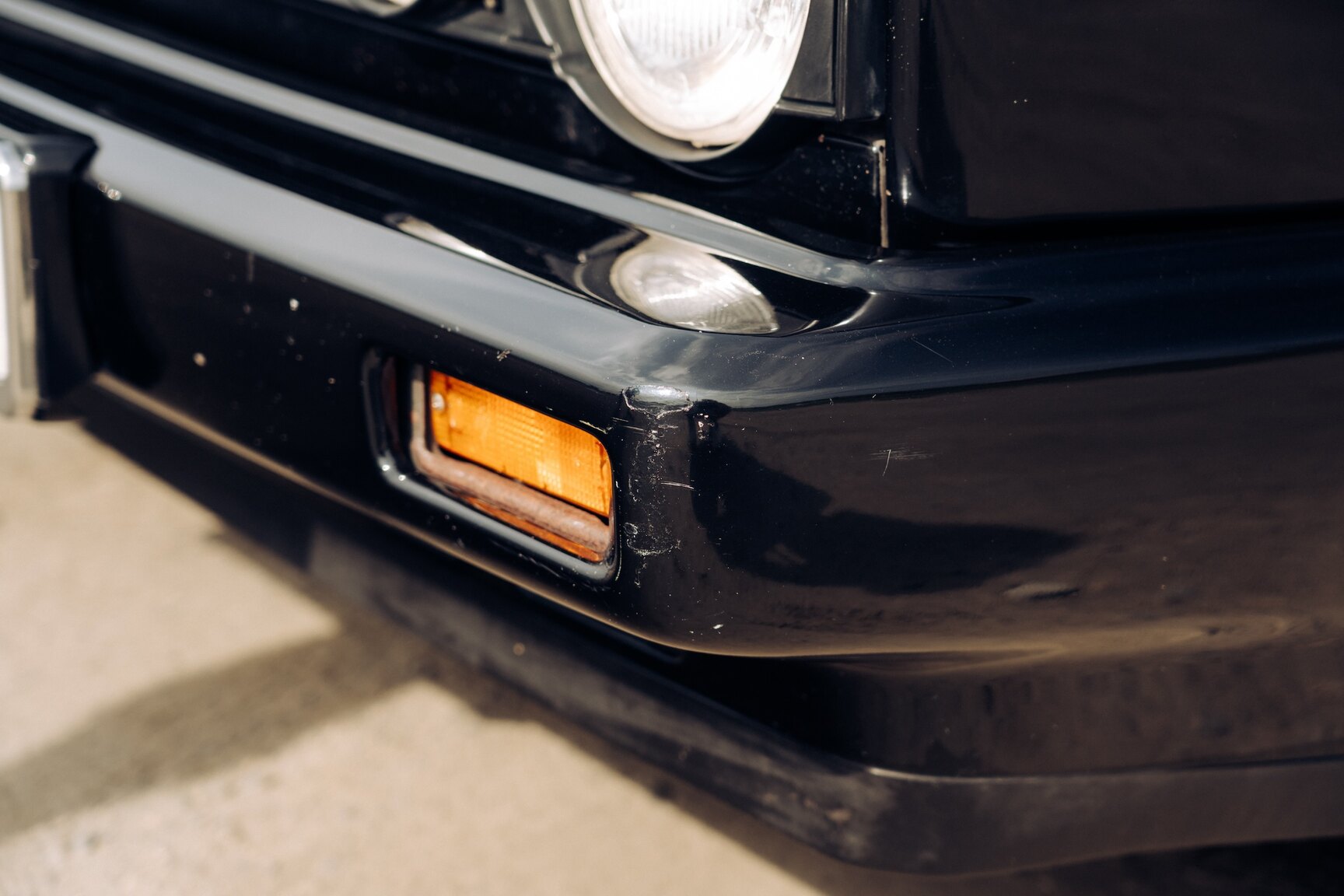 Exterior image of 1991 VW Golf Cabriolet "Etienne Aigner Edition"
