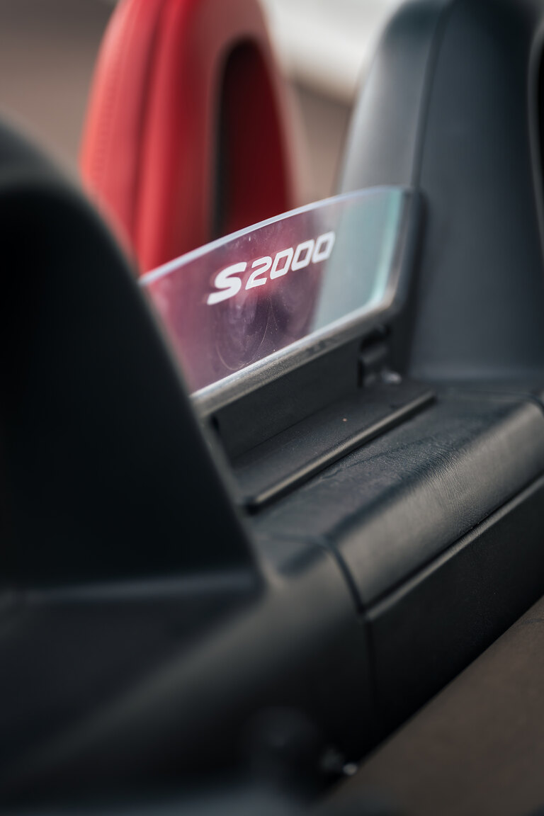 Interior image of 2000 Honda S2000 AP1