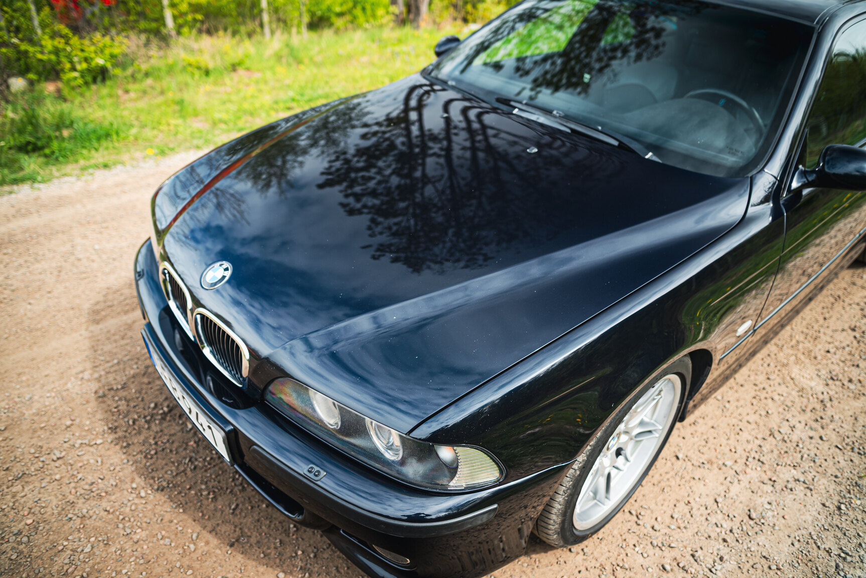 Exterior image of 2000 BMW M5 E39