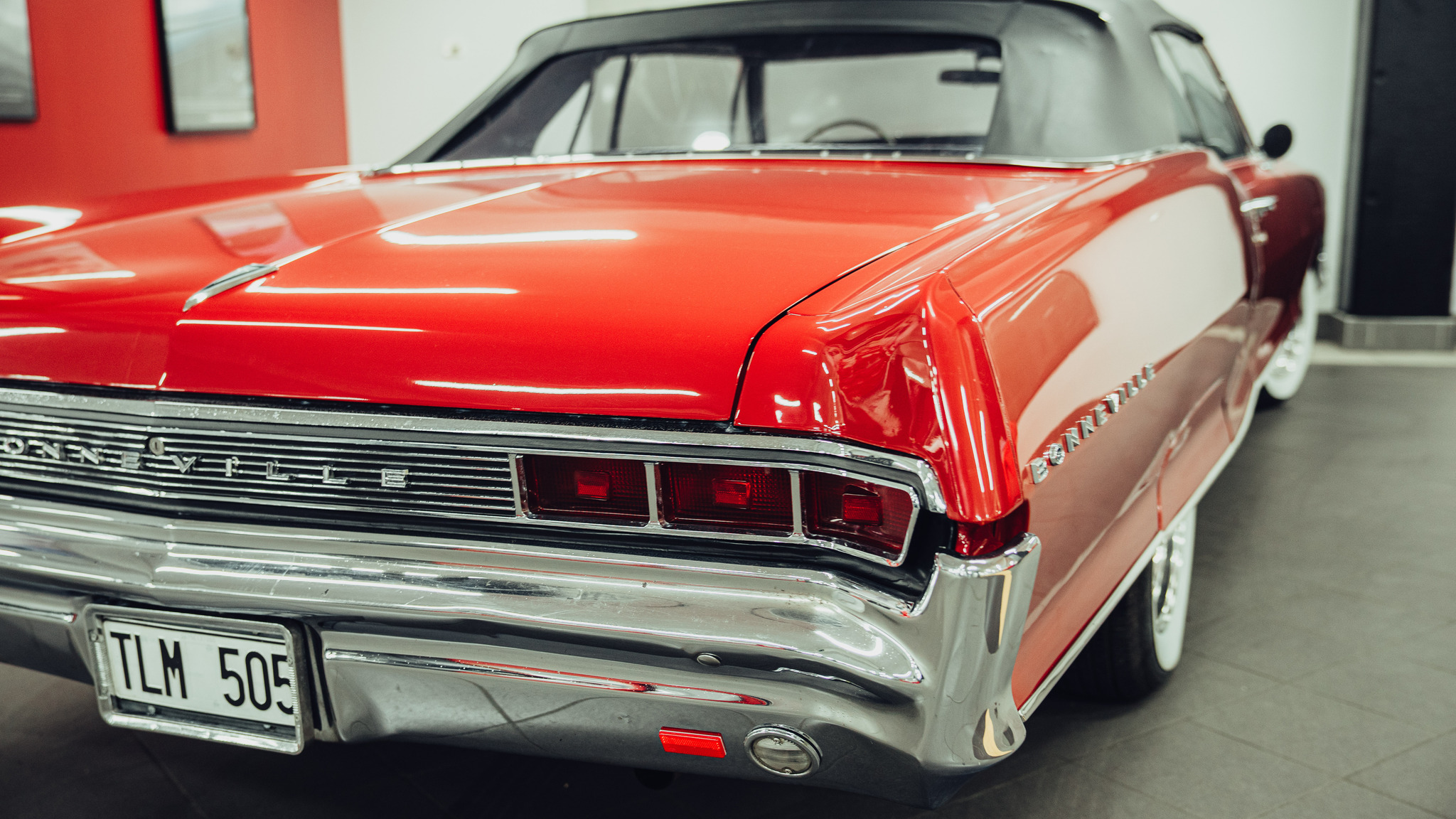 Exterior image of 1965 Pontiac Bonneville Cabriolet 6.4 V8