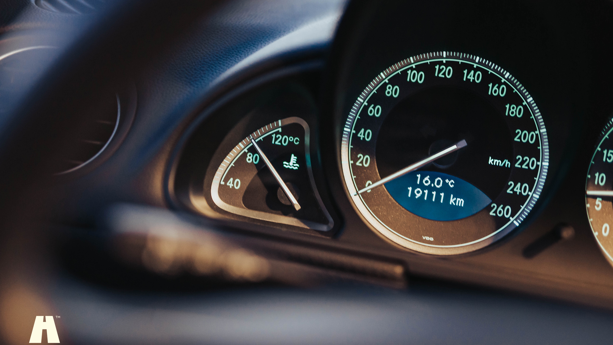 Interior image of 2006 Mercedes Benz SL350 (25)
