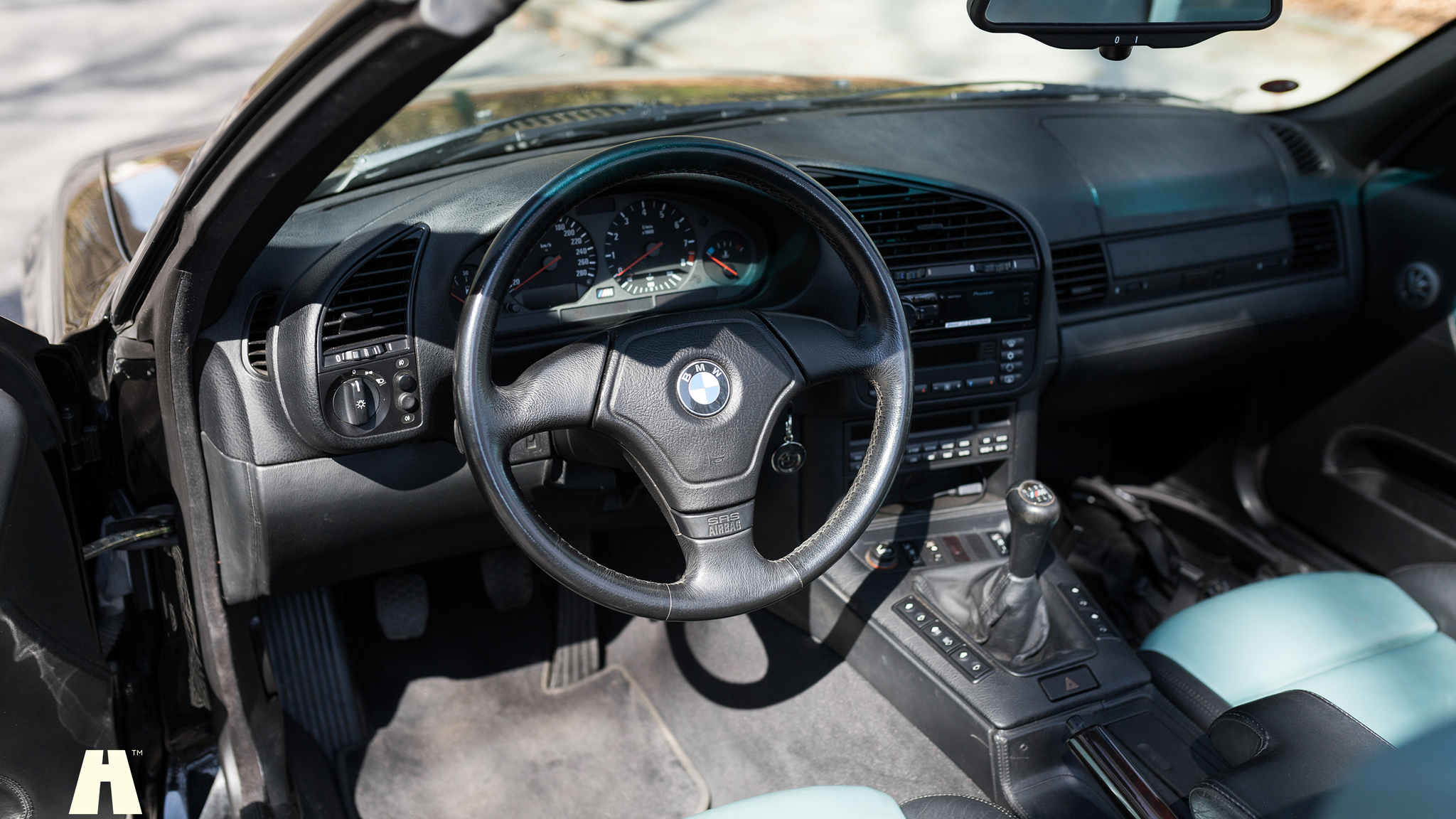 Interior image of 1996 BMW M3 3.2 Cabriolet (9)