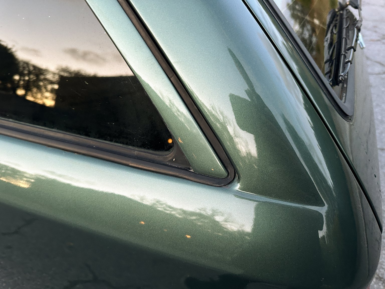 Exterior image of 1996 MERCEDES-BENZ E 320 T