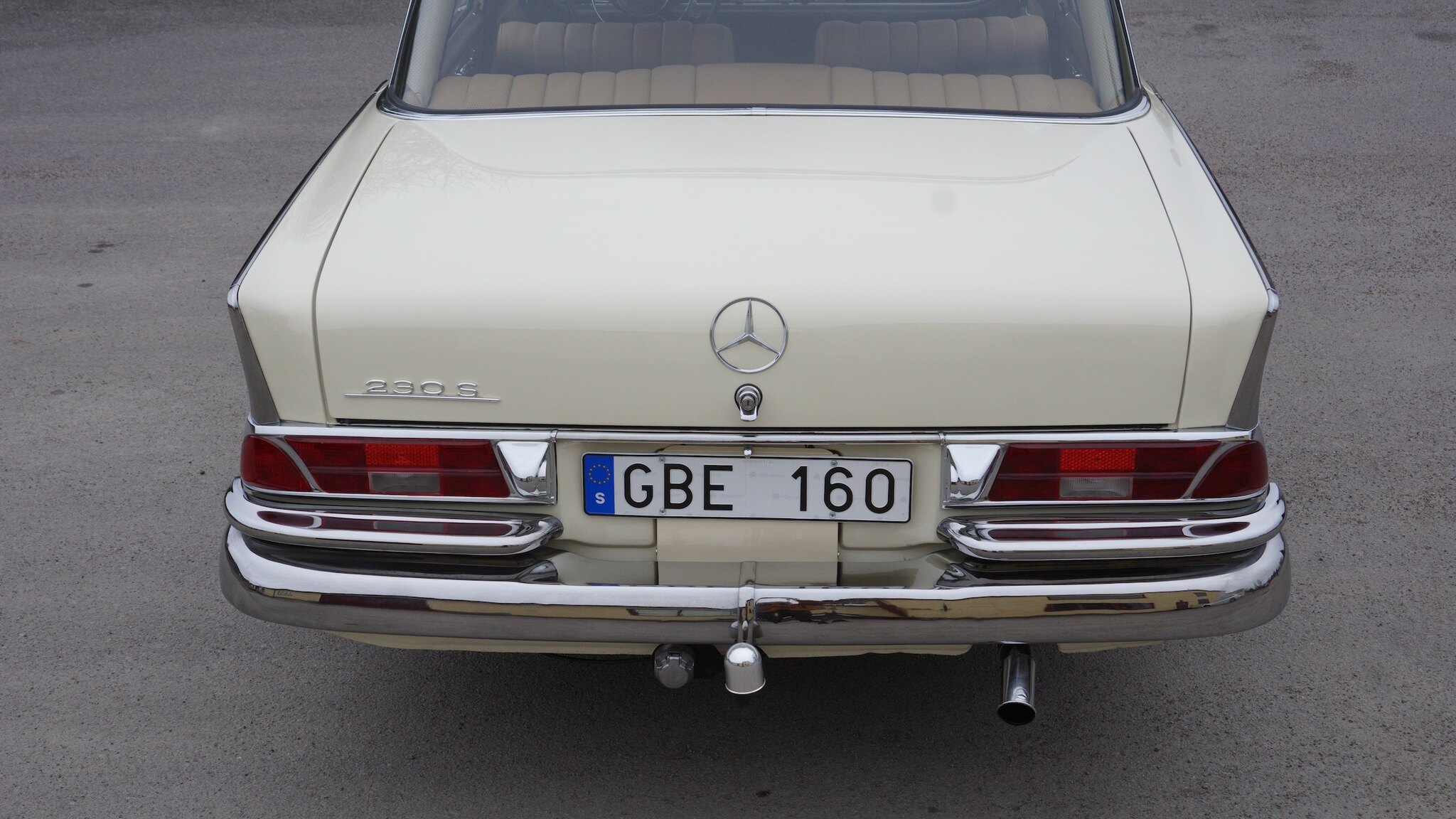 Exteriörbild på 1966 Mercedes-Benz 230 S