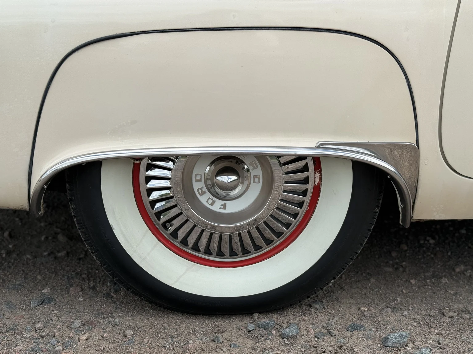 Aussenfoto 1957 Ford Thunderbird (26)
