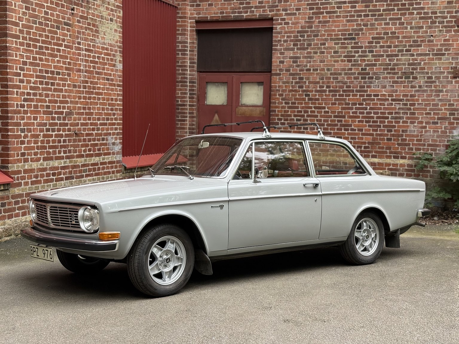 Exterior image of 1970 Volvo 142 Automatic