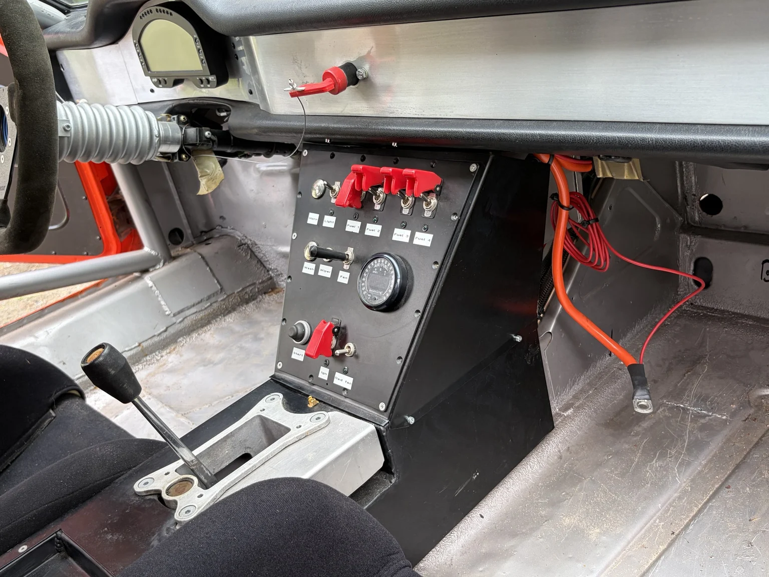 Innenraumfoto von 1972 De Tomaso Pantera LS Restomod (3)