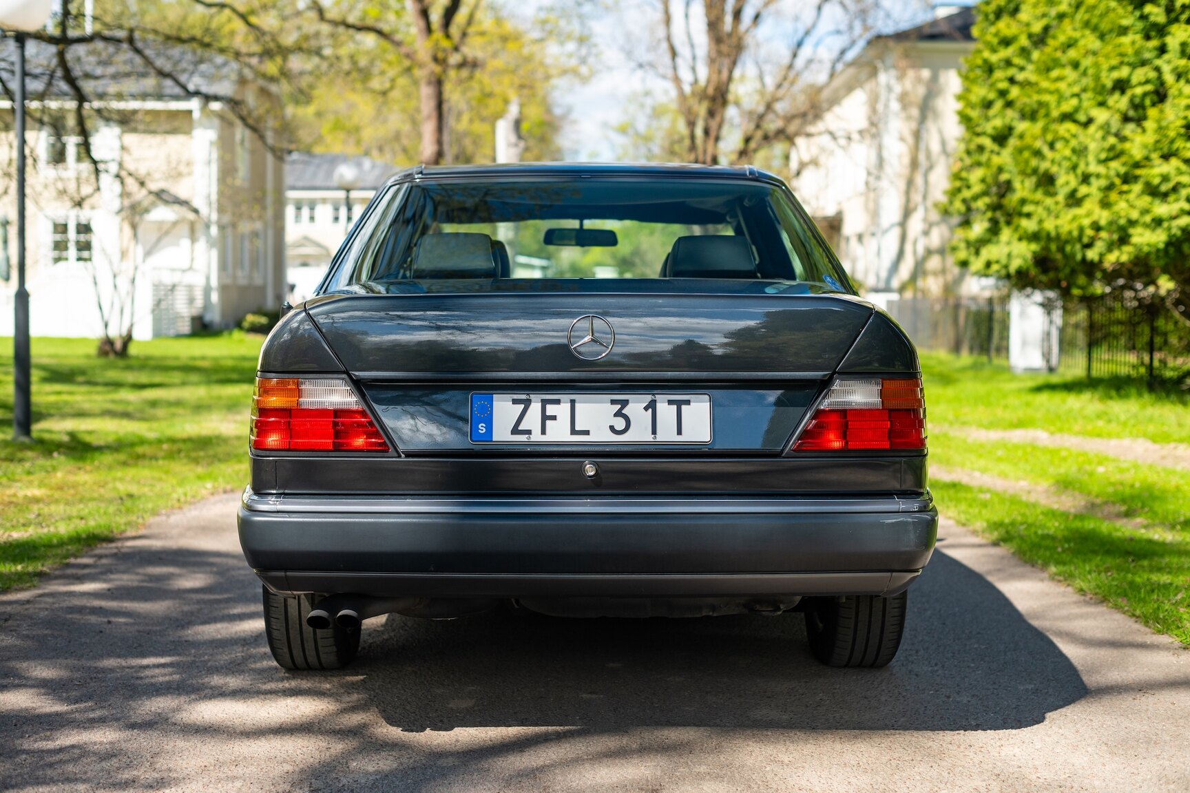 Exterior image of 1993 Mercedes-Benz 400 E