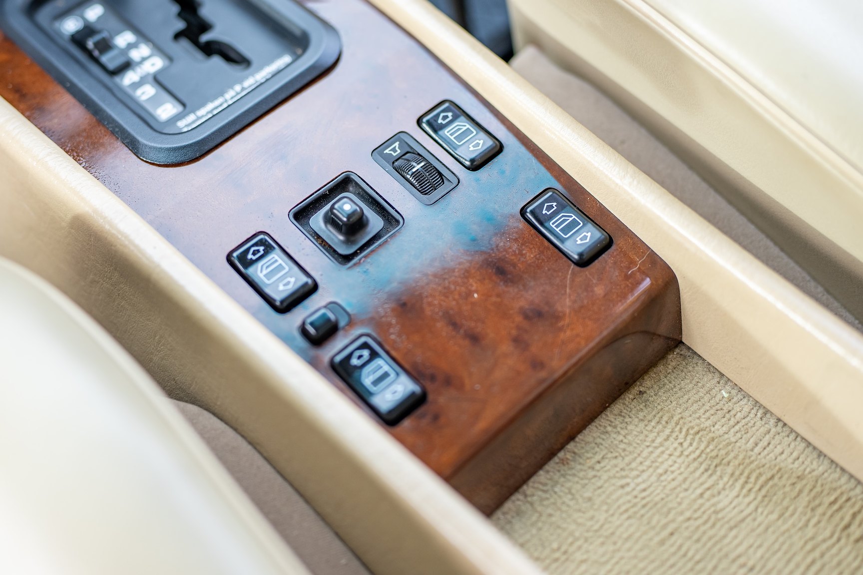 Interiörbild 1992 Mercedes-Benz 300 CE-24