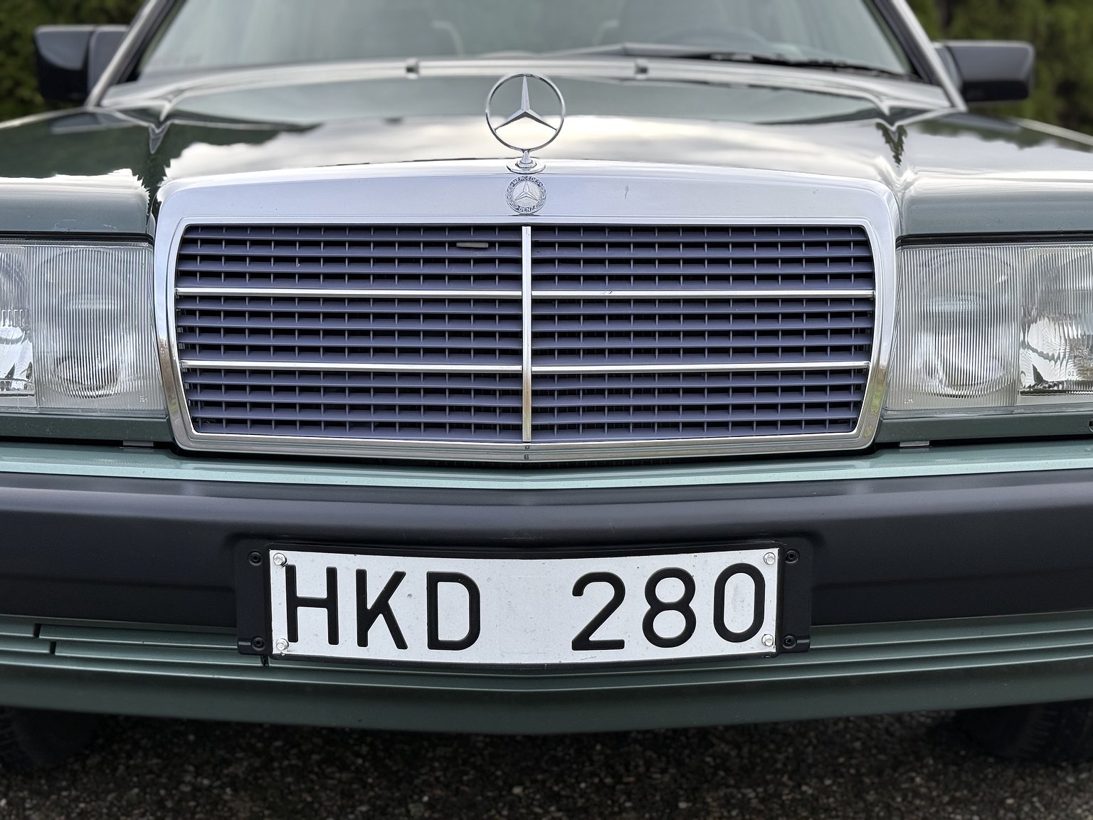 Exterior image of 1989 Mercedes-Benz 190 E