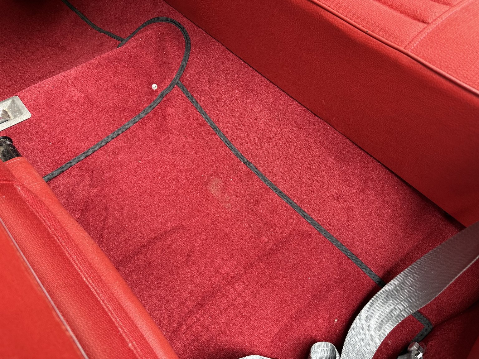 Interior image of 1970 Volvo 142 Automatic