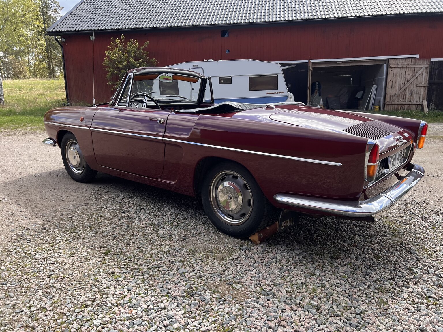 Exterior image of 1967 Renault Caravelle Coupé