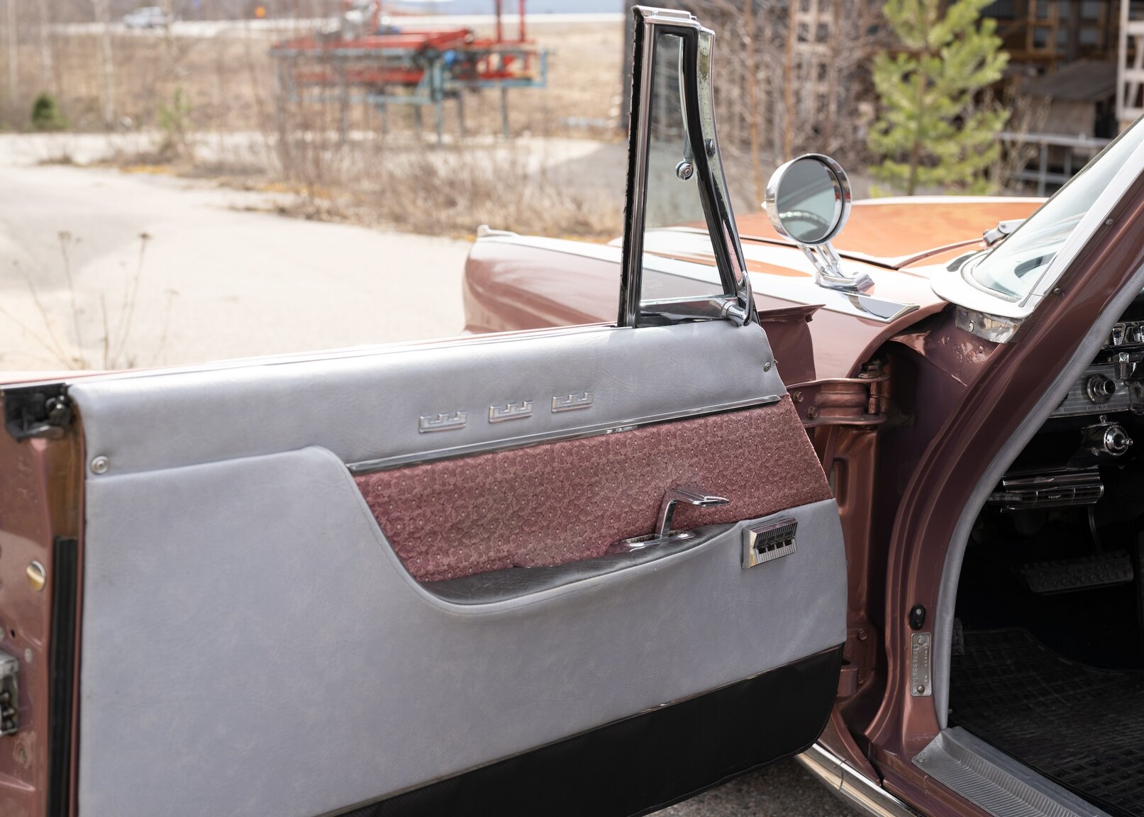 Interior image of 1961 Chrysler New Yorker Sedan (7)