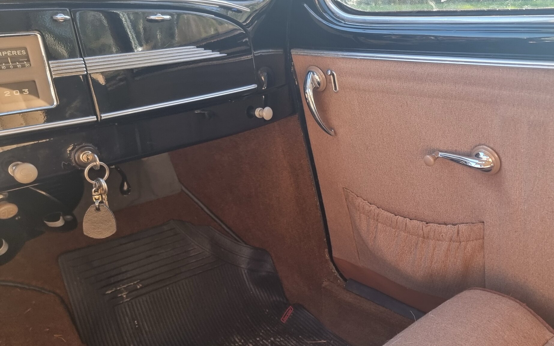 Interior image of 1951 Peugeot 203 De Luxe