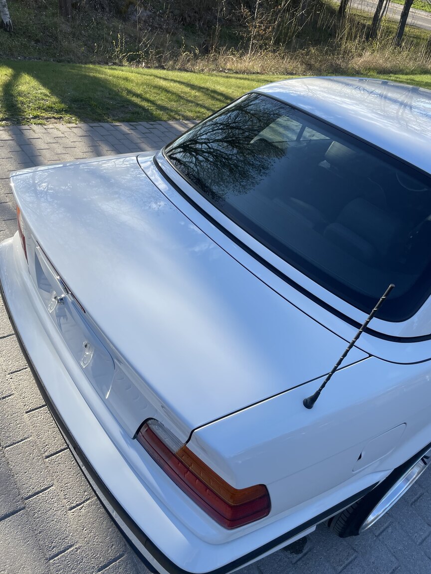 Exterior image of 1995 BMW 328 iA Convertible