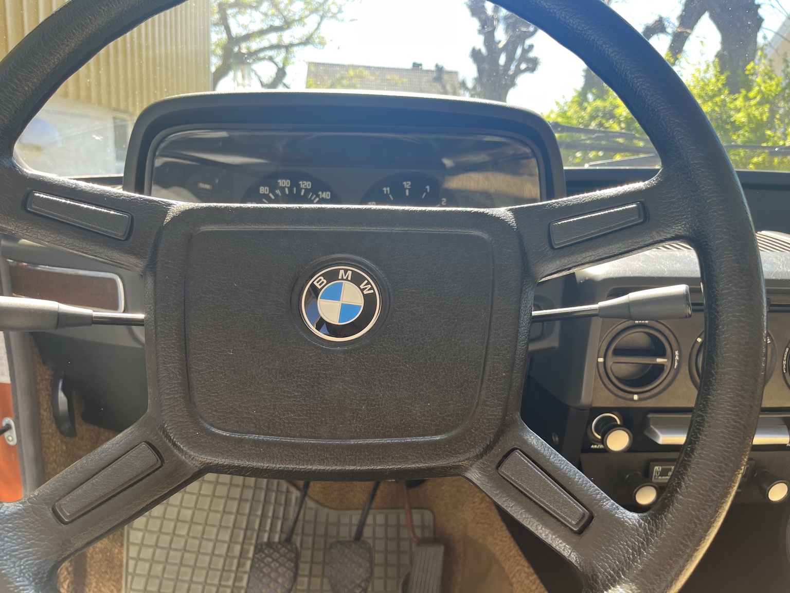 Interior image of 1977 BMW 518 (23)