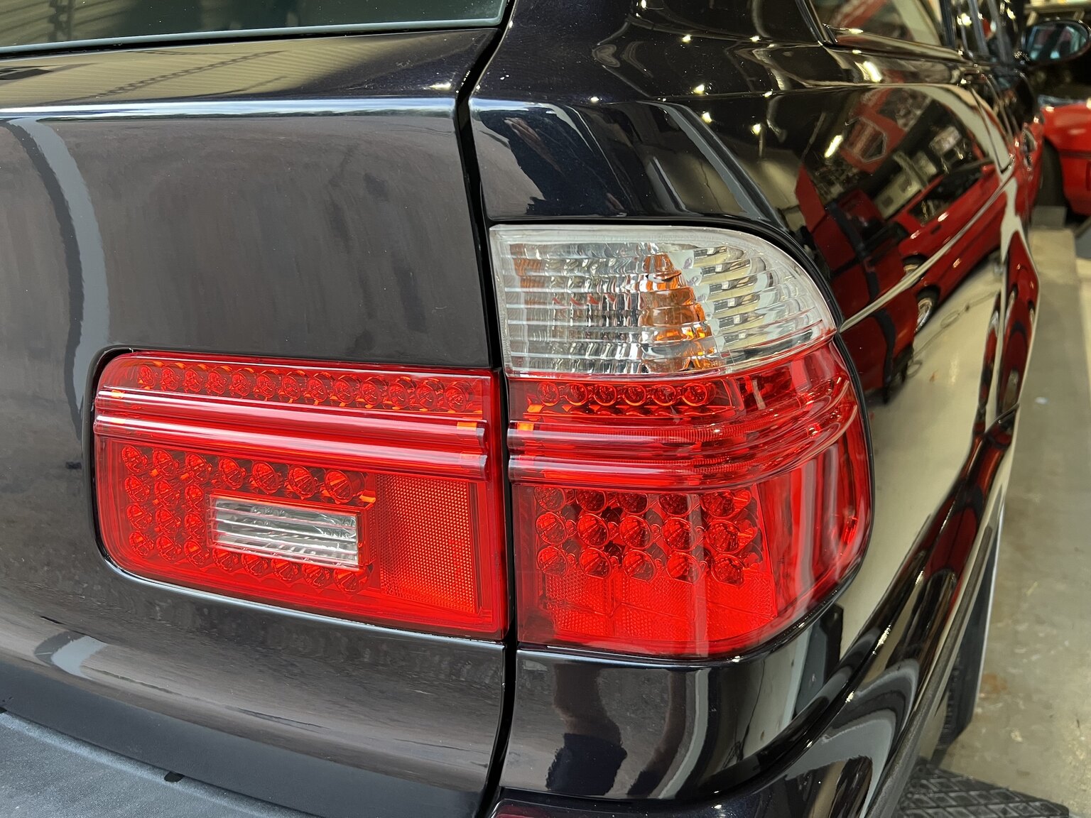 Exteriörbild på 2003 BMW 540i Touring