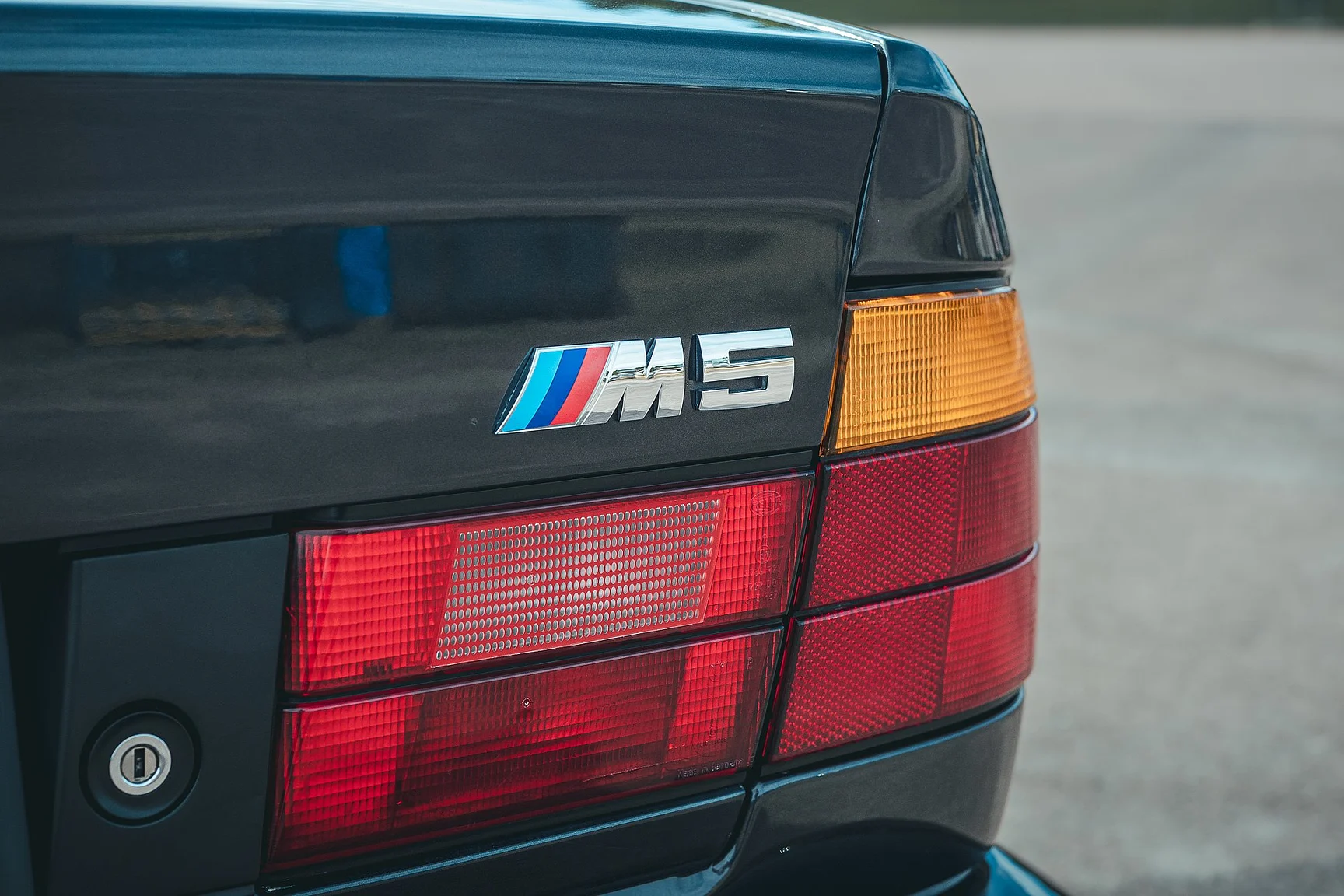 Exterior image of 1992 BMW M5 3.8 (33)