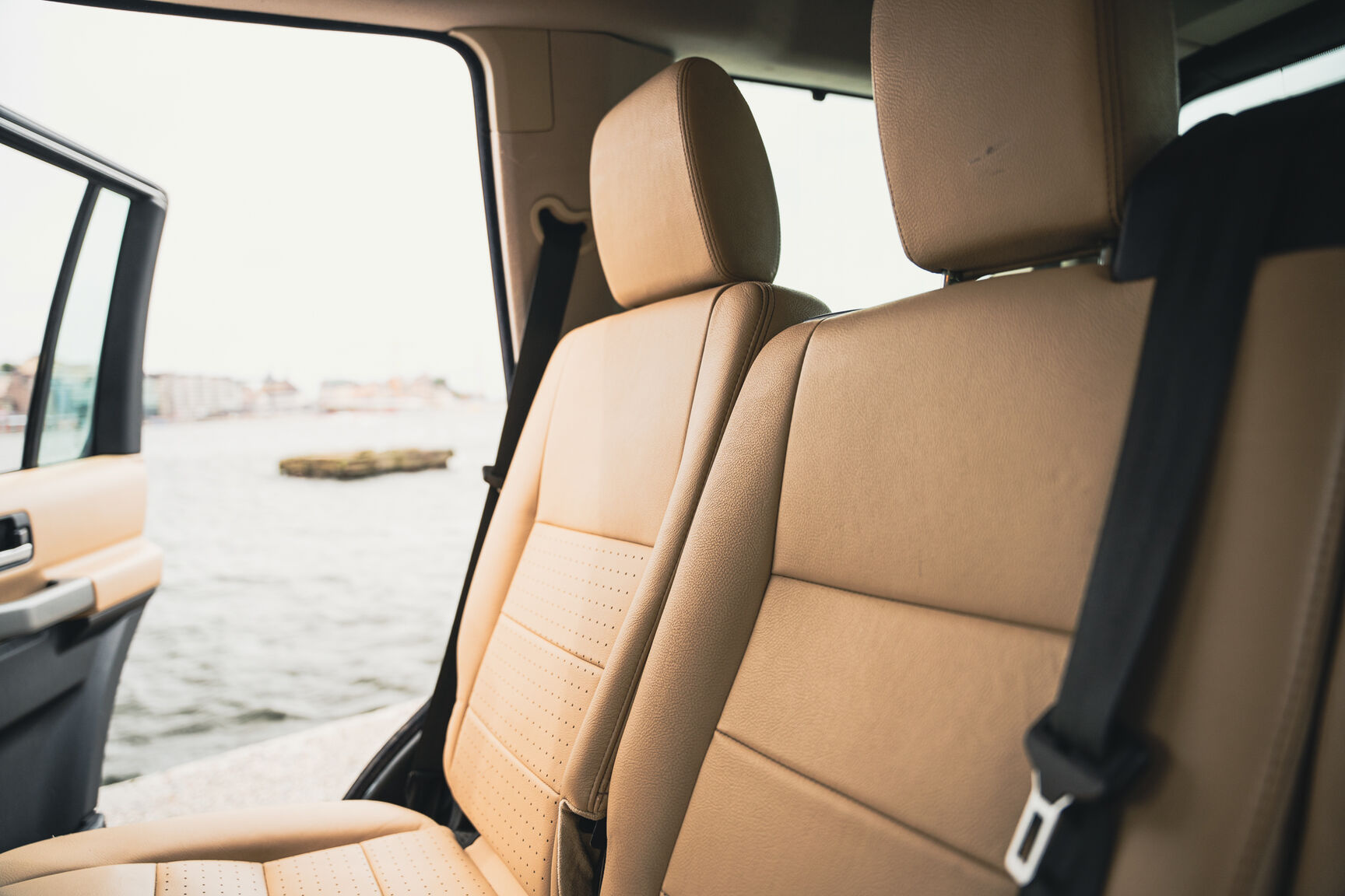 Interior image of 2008 Land Rover Discovery TDV6 SE (56)