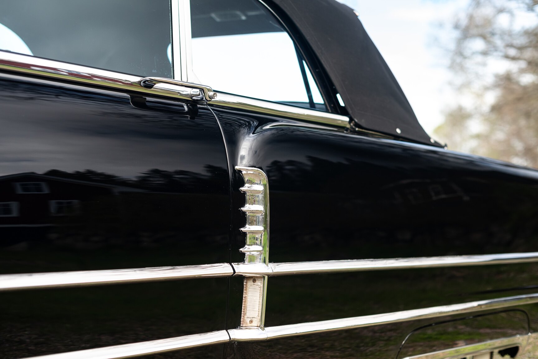 Exterior image of 1955 Packard Caribbean Cabriolet  (15)
