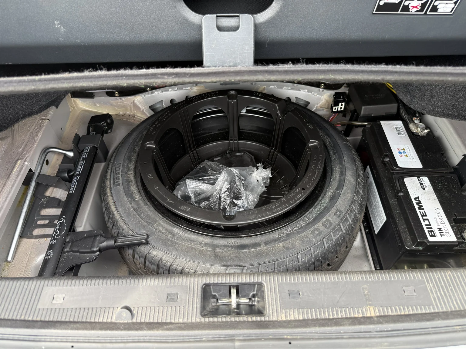 Interior image of 2001 MERCEDES-BENZ CLK 230 Kompressor Cabriolet (71)