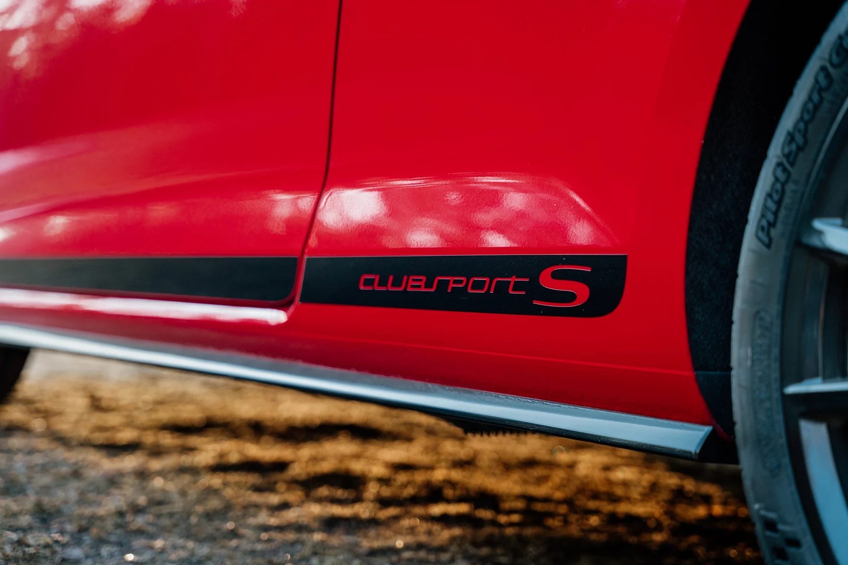 Exterior image of 2016 Volkswagen Golf GTi Clubsport S - no. 291/400 (38)