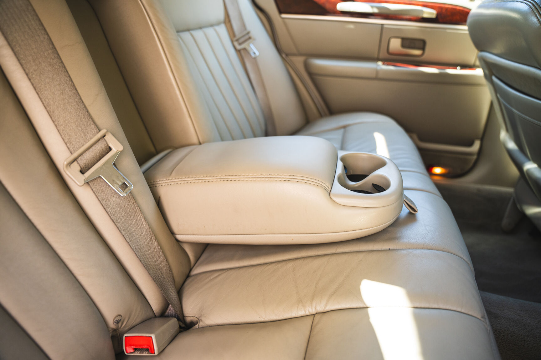 Innenraumfoto von 2003 Lincoln Town Car