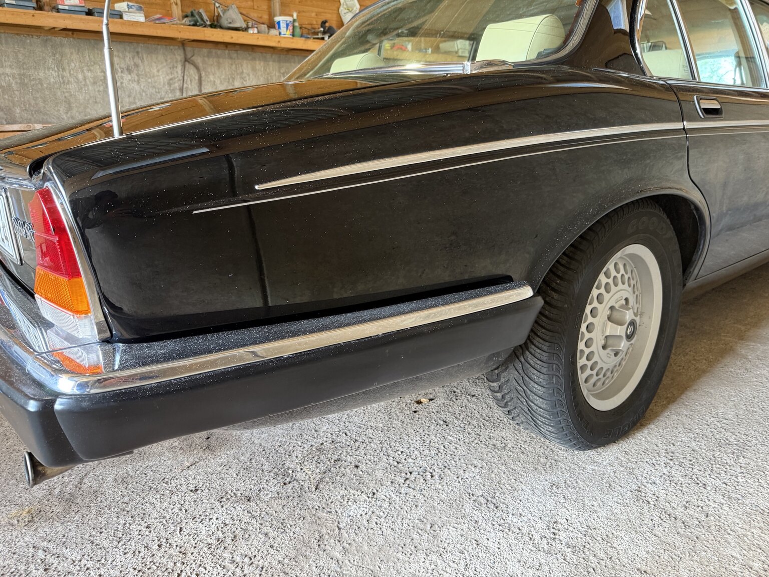 Exterior image of 1990 Jaguar Daimler Double six