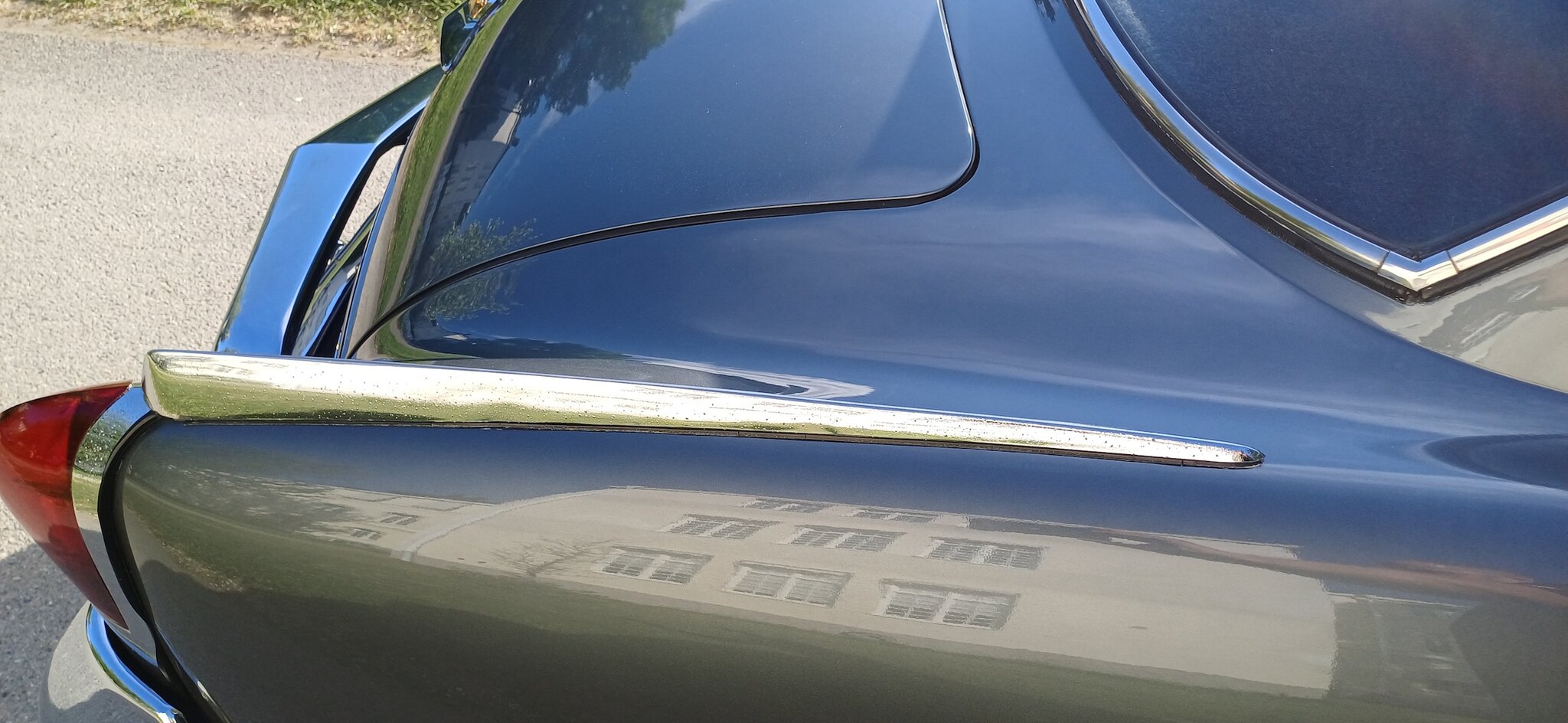 Exteriörbild på 1953 Kaiser Deluxe Club 2-door