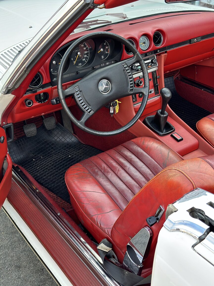 Interior image of 1972 Mercedes-Benz 350 SL