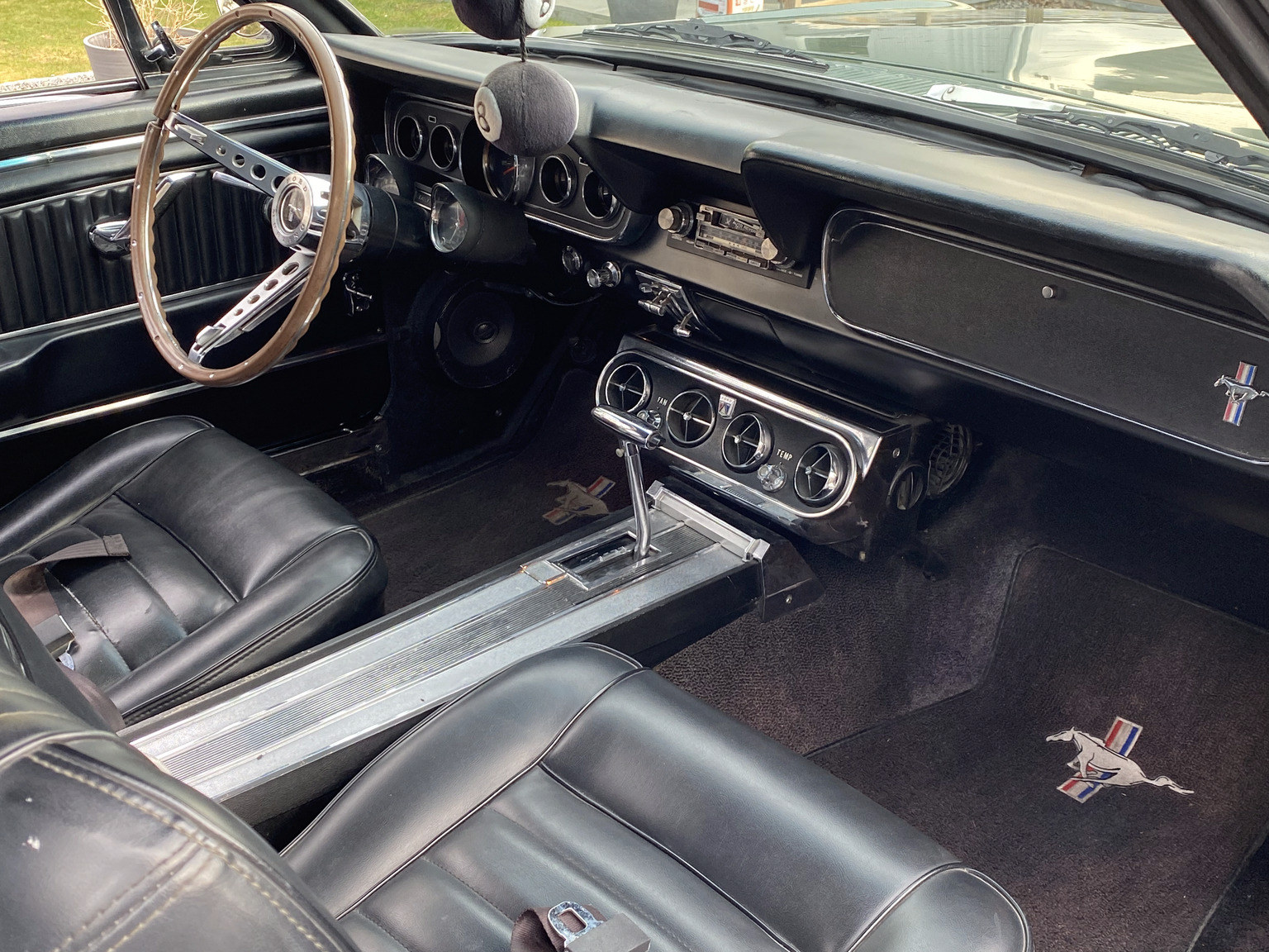 Interior image of 1966 Ford Mustang Fastback GT-clone (44)