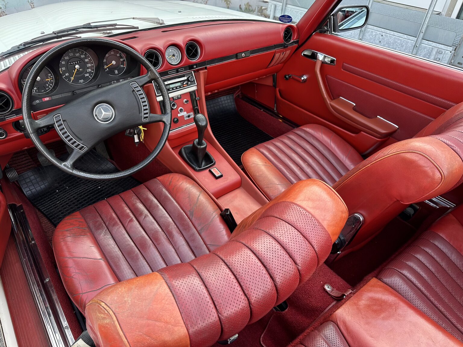 Interior image of 1972 Mercedes-Benz 350 SL