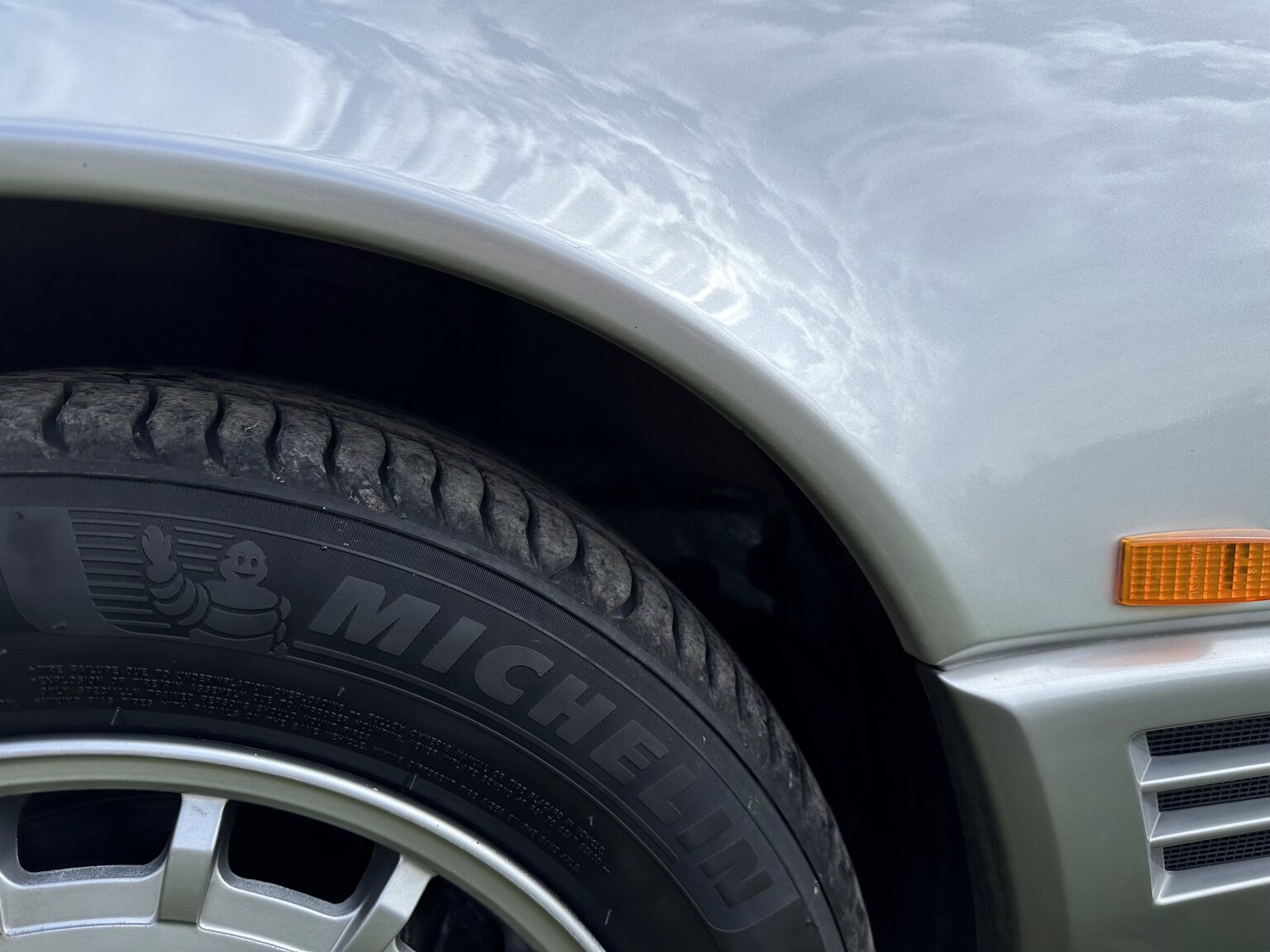 Exterior image of 1992 Mercedes-Benz SL 500 (50)