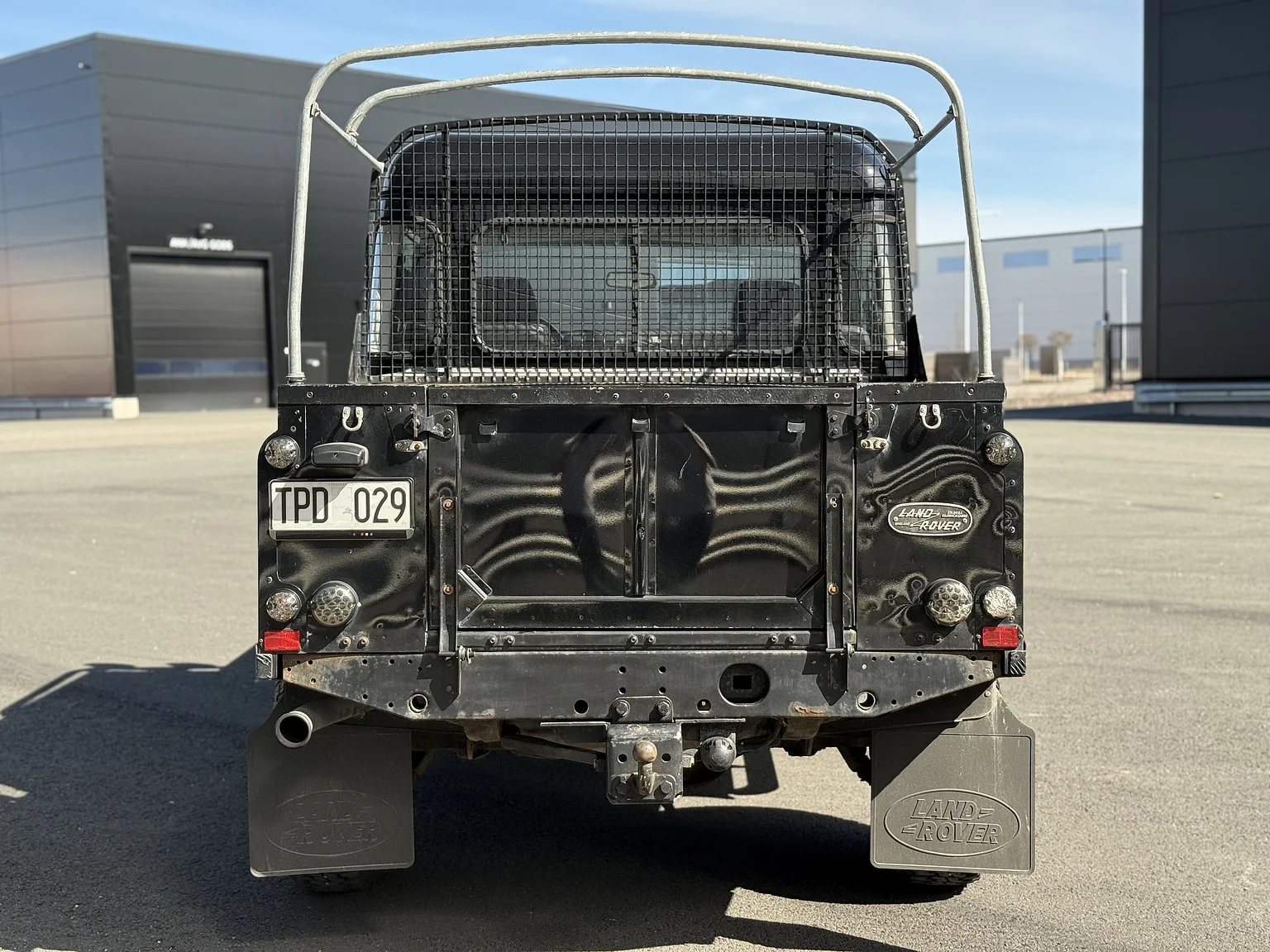 Aussenfoto 2000 Land Rover Defender 110 Tomb Raider (9)