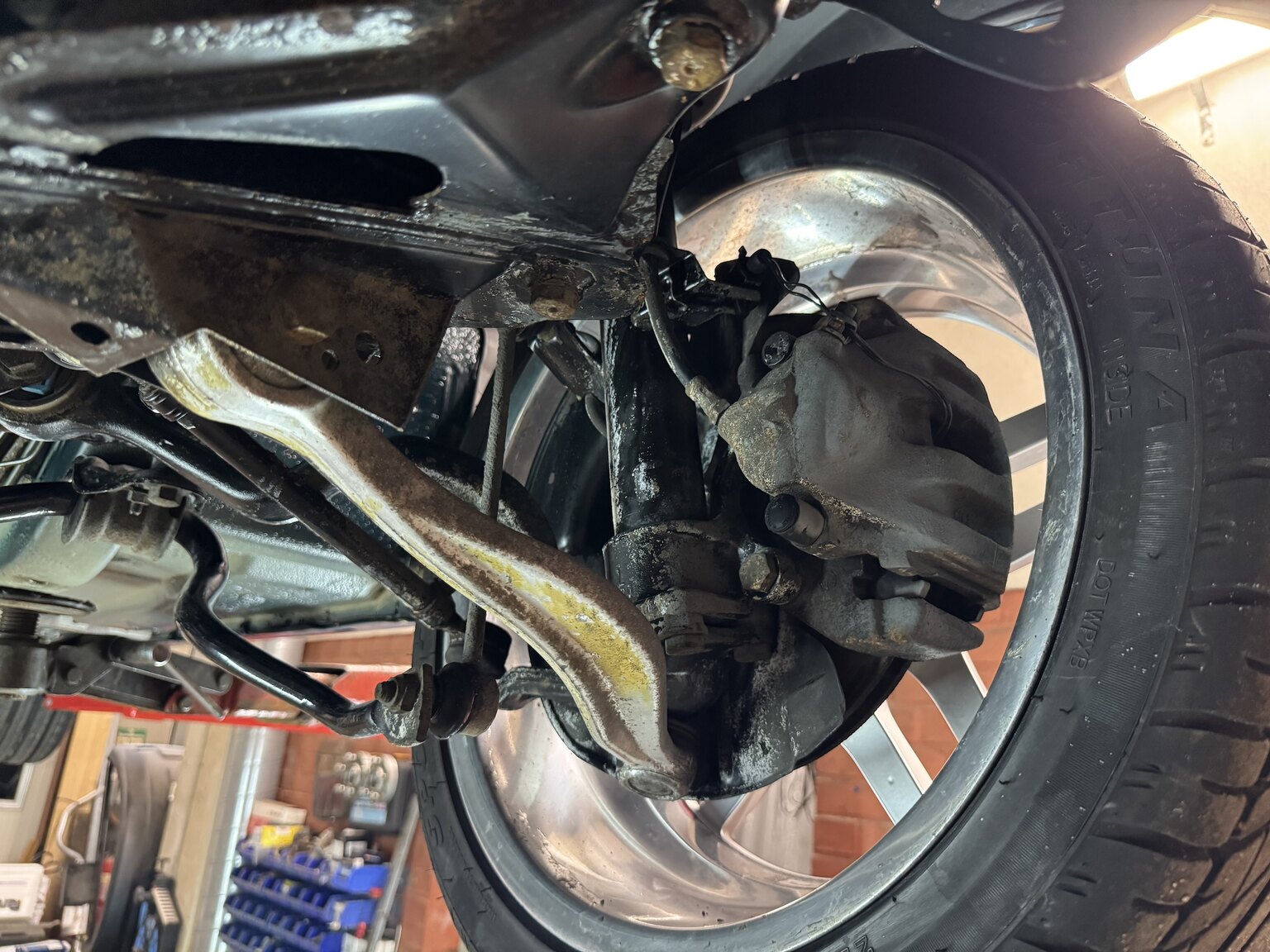 Image of 1996 BMW 520i Touring mechanics