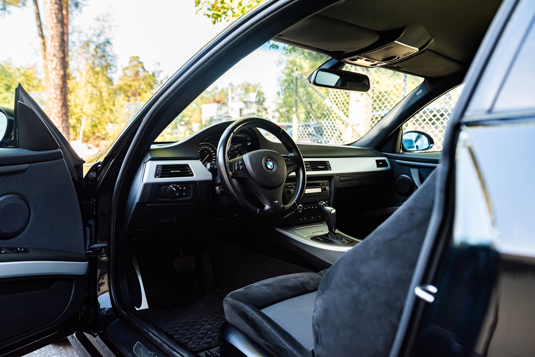 Interior image of 2009 BMW 325Xi