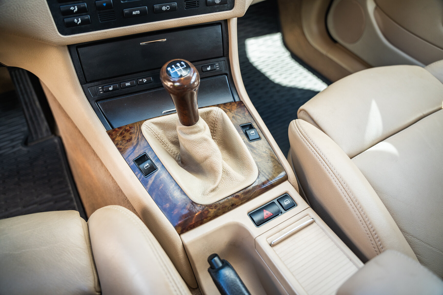 Interior image of 2003 BMW 320i Touring