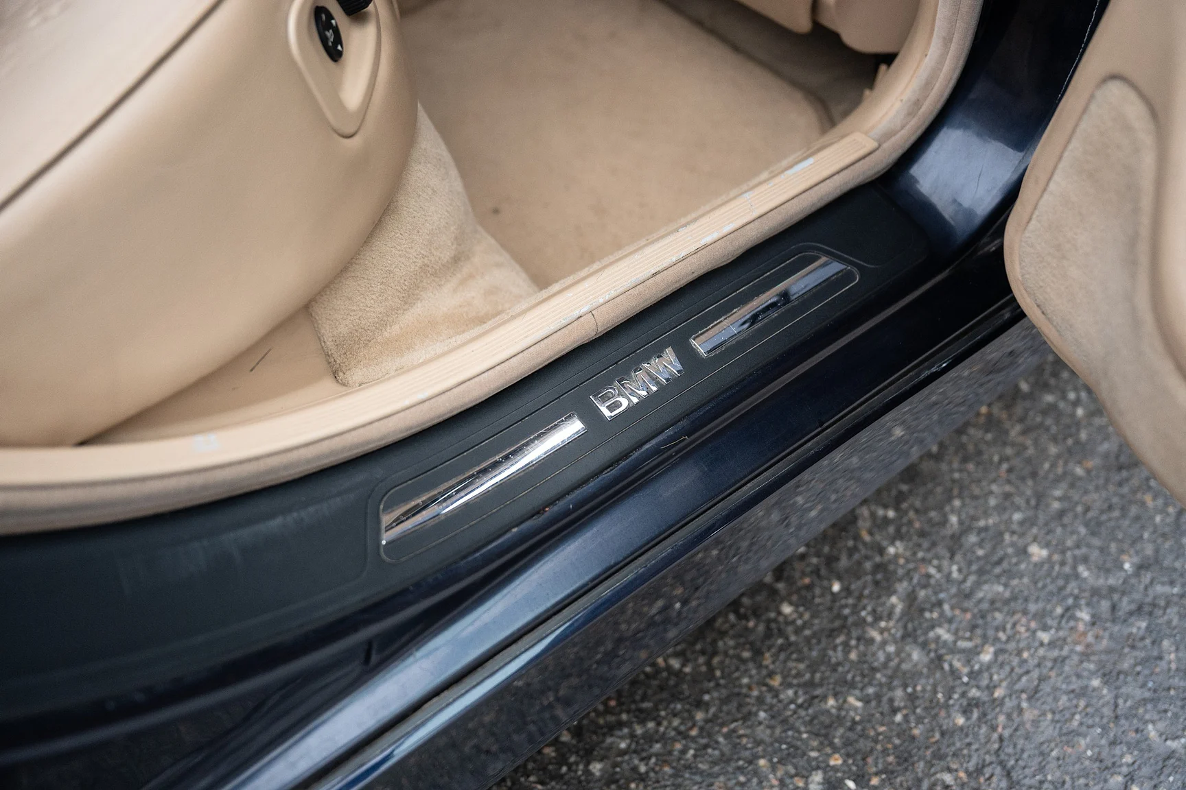 Interior image of 1996 BMW 740 iA - NO RESERVE (38)