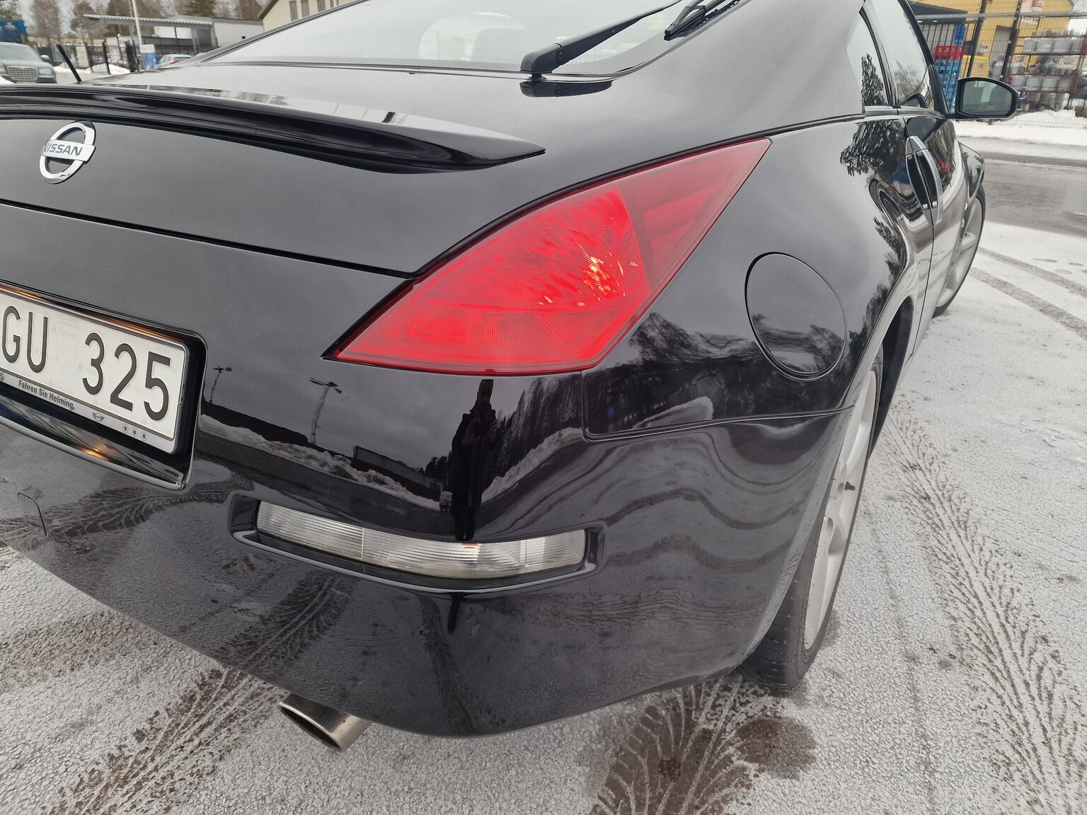 Exterior image of 2004 Nissan 350Z