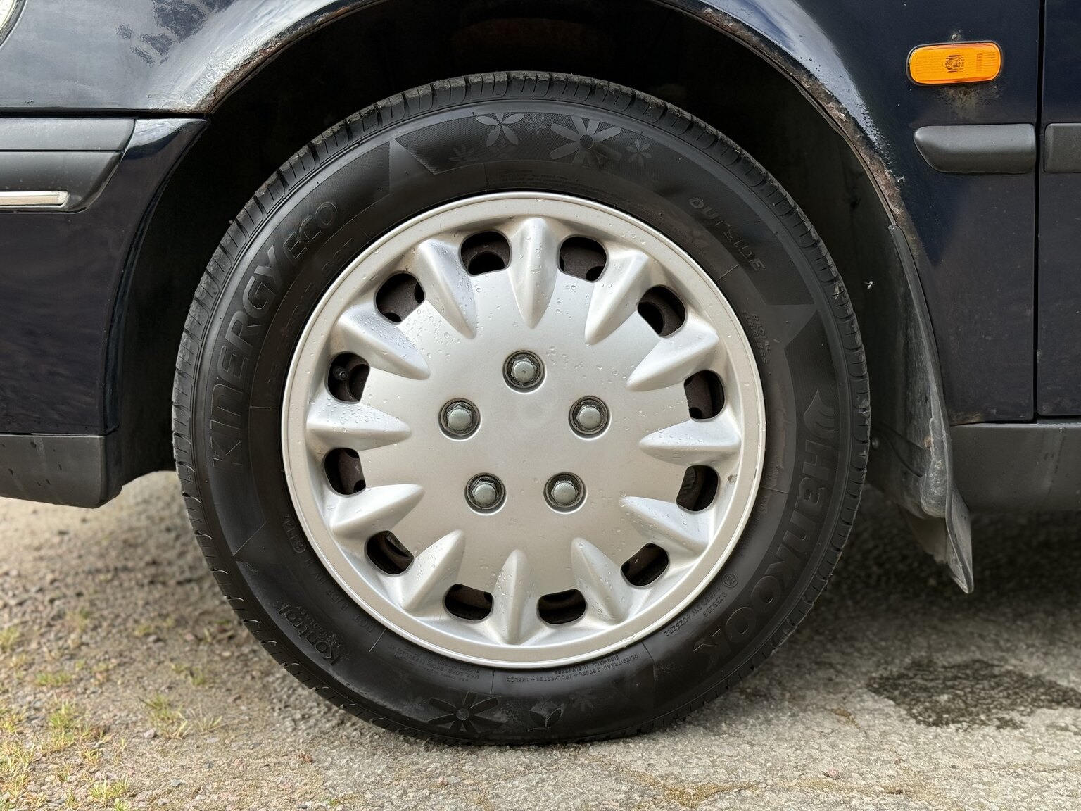 Exterior image of 1997 SAAB 900