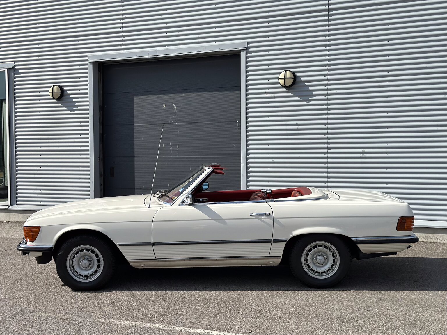 Exteriörbild på 1972 Mercedes-Benz 350 SL