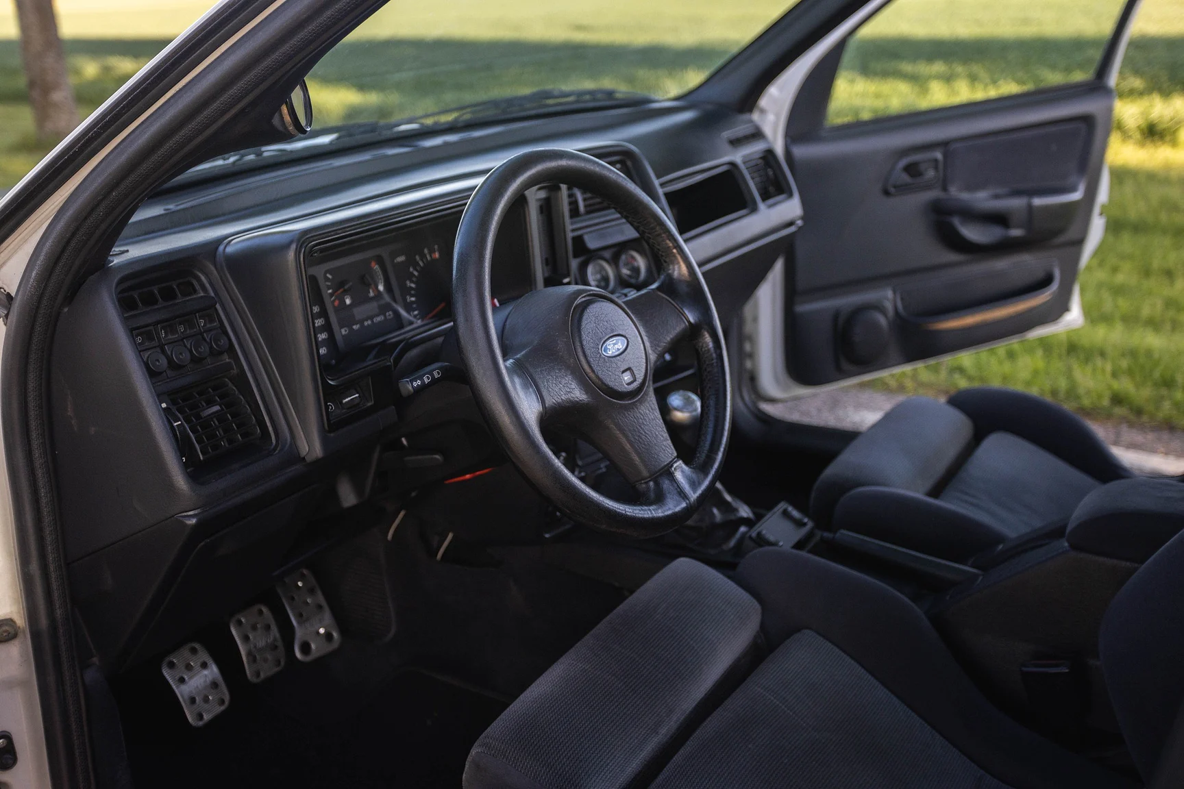 Innenraumfoto von 1991 Ford Sierra Cosworth 4x4 (1)
