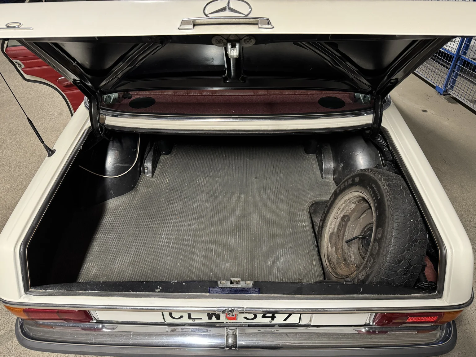 Interiörbild 1972 Mercedes-Benz 200 (60)