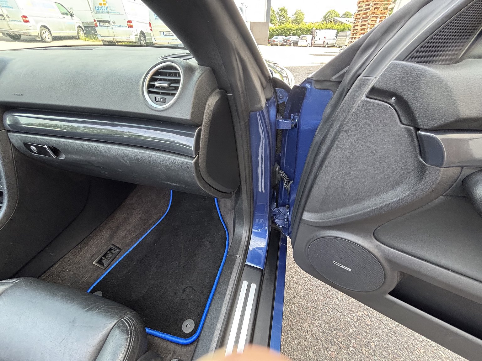 Interior image of 2003 Audi A4 Cabriolet 2.4 V6 Multitronic