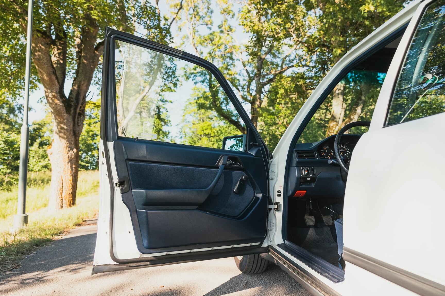 Interior image of 1987 Mercedes-Benz 230E